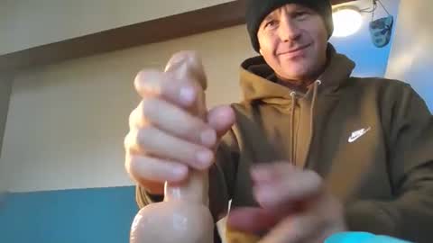 Snapshot of hippiezen chatting on 02-23-26, 08:28 Hippie Jijm online show from 02-23-26, 08:28