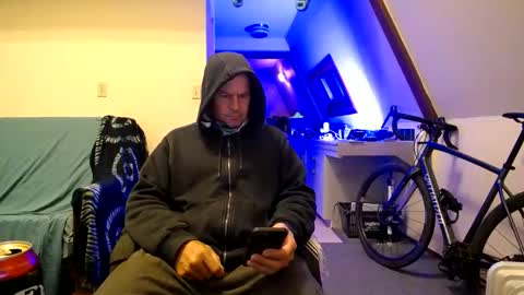 Snapshot of hippiezen chatting on 03-04-26, 02:06 Hippie Jijm online show from 03-04-26, 02:06