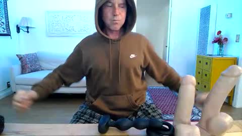 Snapshot of hippiezen chatting on 05-10-26, 05:51 Hippie Jijm online show from 05-10-26, 05:51