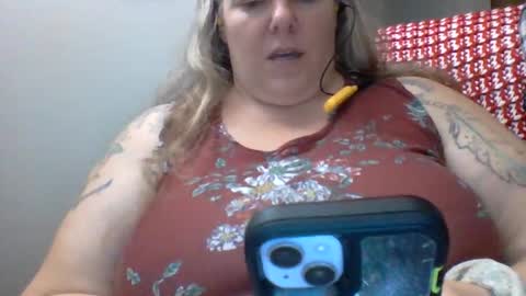 hippysnewhere online show from 06-07-26, 12:15
