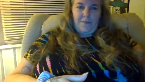 Snapshot of hippysnewhere chatting on 06-16-26, 01:30 hippysnewhere online show from 06-16-26, 01:30