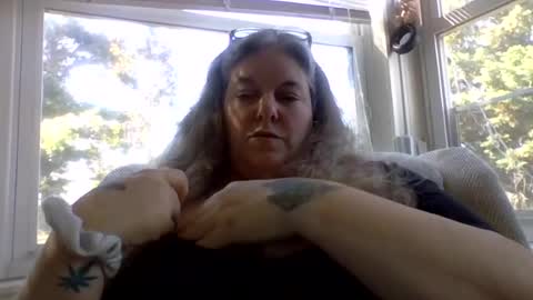 Snapshot of hippysnewhere chatting on 06-17-26, 08:54 hippysnewhere online show from 06-17-26, 08:54