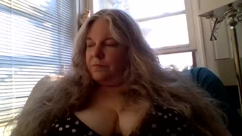 Snapshot of hippysnewhere chatting on 06-21-26, 10:18 hippysnewhere online show from 06-21-26, 10:18