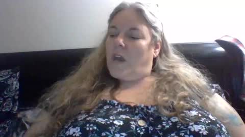 Snapshot of hippysnewhere chatting on 07-14-26, 09:03 hippysnewhere online show from 07-14-26, 09:03