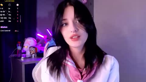 Snapshot of hisoka__akerley chatting on 07-19-26, 03:21 Ella online show from 07-19-26, 03:21