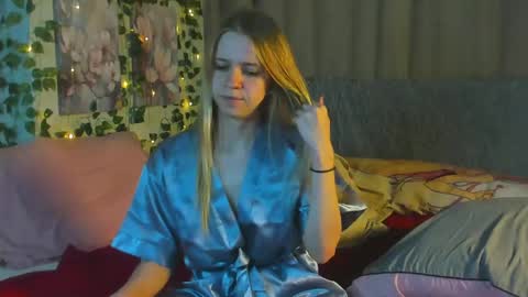 Snapshot of hit_spicy_girls chatting on 05-21-26, 09:22 Im online 1500 GMT-4 online show from 05-21-26, 09:22