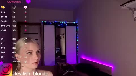Snapshot of hitchcocianblonde_ chatting on 06-18-26, 07:40 Mary online show from 06-18-26, 07:40