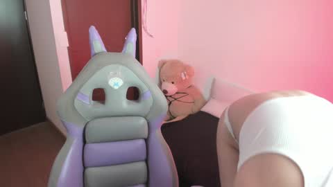 Hitomi Arata online show from 02-05-25, 04:36