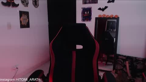 Hitomi Arata online show from 10-15-25, 10:10