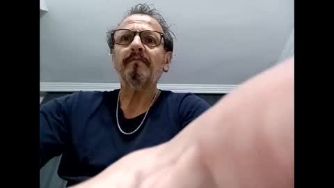 Snapshot of hitstick077 chatting on 04-01-26, 04:24 CandyboxHunter44 online show from 04-01-26, 04:24