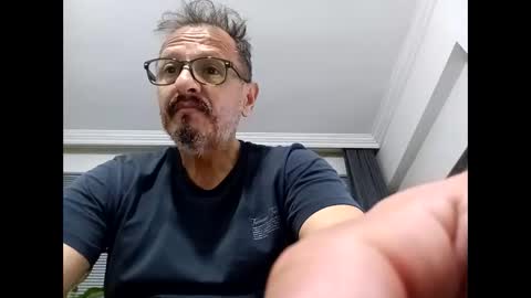 Snapshot of hitstick077 chatting on 04-30-26, 01:45 CandyboxHunter44 online show from 04-30-26, 01:45