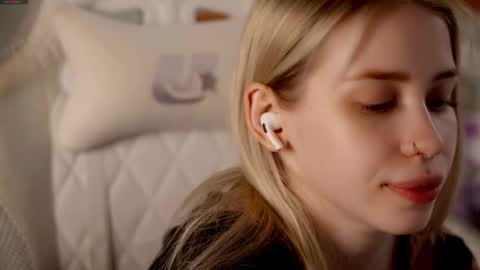 Holly online show from 03-18-26, 07:28