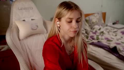 Holly online show from 03-23-26, 07:18