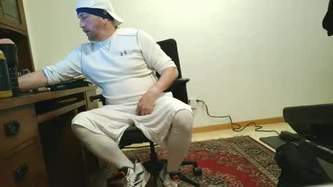 Snapshot of hockeybud chatting on 04-12-26, 10:04 Rick online show from 04-12-26, 10:04