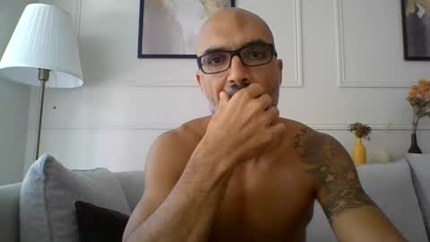Snapshot of hocus44 chatting on 07-19-26, 09:35 Arthur online show from 07-19-26, 09:35