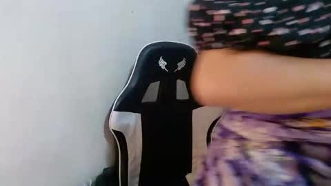 Snapshot of hoelyixia chatting on 01-13-26, 08:47 Ixia3 online show from 01-13-26, 08:47