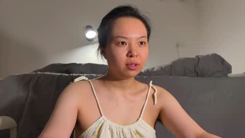 Snapshot of hola_sunflower chatting on 05-14-26, 03:19 amy online show from 05-14-26, 03:19