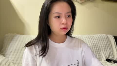 Snapshot of hola_sunflower chatting on 06-23-26, 12:36 amy online show from 06-23-26, 12:36