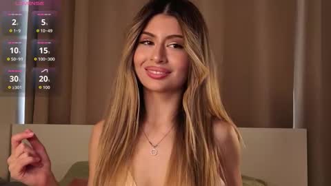 Snapshot of holayoula chatting on 09-24-25, 08:17 Moni Monica online show from 09-24-25, 08:17