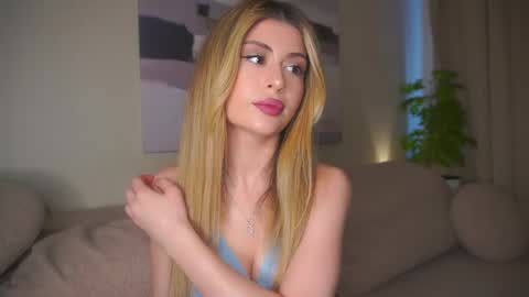 Moni Monica online show from 05-20-26, 08:09