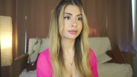 Snapshot of holayoula chatting on 06-07-26, 08:07 Moni Monica online show from 06-07-26, 08:07