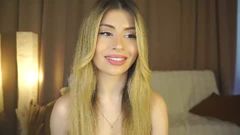 Snapshot of holayoula chatting on 07-06-26, 08:00 Moni Monica online show from 07-06-26, 08:00