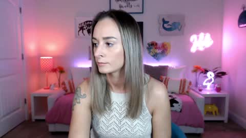 Holi Hurricane online show from 11-26-25, 03:29