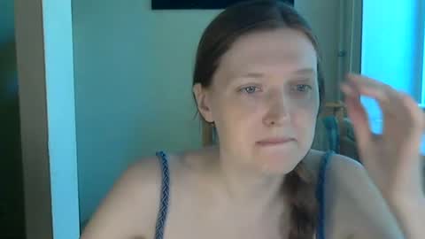 Snapshot of holistic_woman chatting on 06-20-26, 10:29 holistic_woman online show from 06-20-26, 10:29