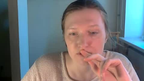 Snapshot of holistic_woman chatting on 06-22-26, 03:42 holistic_woman online show from 06-22-26, 03:42