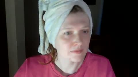 Snapshot of holistic_woman chatting on 06-24-26, 06:40 holistic_woman online show from 06-24-26, 06:40