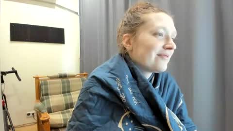 Snapshot of holistic_woman chatting on 07-09-26, 02:43 holistic_woman online show from 07-09-26, 02:43
