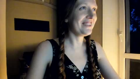 Snapshot of holistic_woman chatting on 07-18-26, 08:23 holistic_woman online show from 07-18-26, 08:23