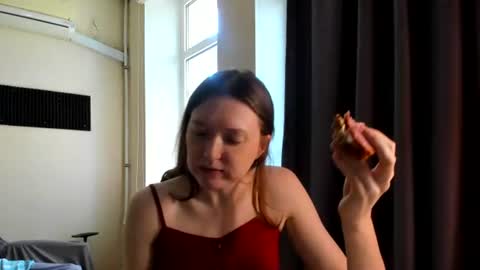 Snapshot of holistic_woman chatting on 08-09-26, 09:14 holistic_woman online show from 08-09-26, 09:14