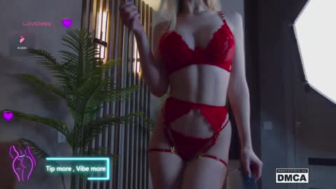 Snapshot of holl1would chatting on 02-13-25, 07:31 My social media links subscribe to support me online show from 02-13-25, 07:31