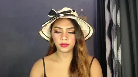 holliescarlet online show from 12-22-24, 03:33