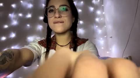 Snapshot of hollisfairfax chatting on 11-25-25, 05:24 Kerri online show from 11-25-25, 05:24