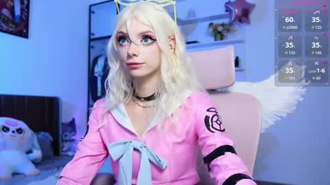 Snapshot of holliwould_ chatting on 05-05-26, 12:13 Holli online show from 05-05-26, 12:13
