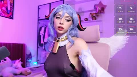 Snapshot of holliwould_ chatting on 05-07-26, 11:48 Holli online show from 05-07-26, 11:48