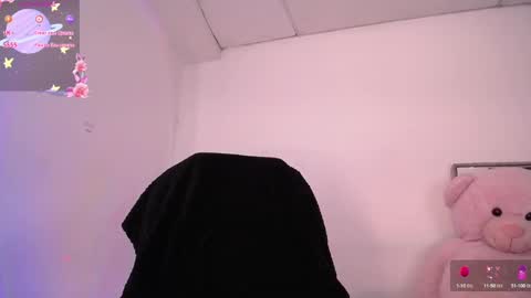 holly_16 online show from 09-17-25, 06:42