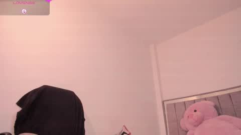 holly_16 online show from 03-26-26, 07:52