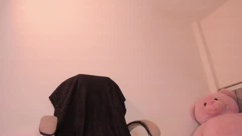 Snapshot of holly_16 chatting on 05-05-26, 11:24 holly_16 online show from 05-05-26, 11:24