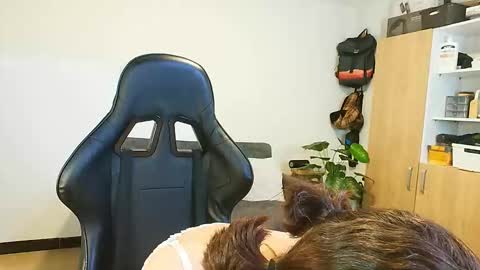 Holly and Honey online show from 10-26-25, 09:31