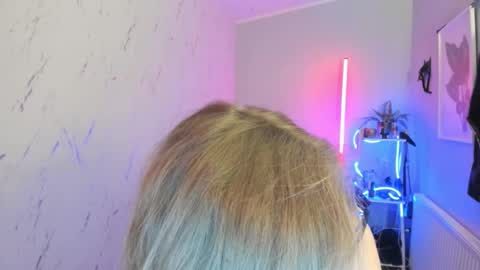 Holly online show from 10-28-25, 06:32