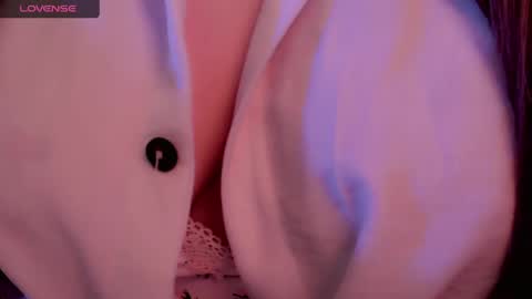 Snapshot of holly_molly_69 chatting on 05-23-26, 03:34 Molly online show from 05-23-26, 03:34