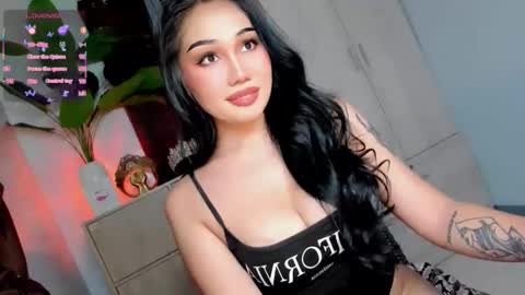 Snapshot of holly_preciousxx chatting on 05-10-26, 08:19 Hi Im Precious online show from 05-10-26, 08:19