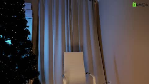 hollyextra online show from 12-19-24, 08:55