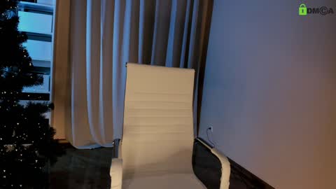 hollyextra online show from 12-23-24, 02:13