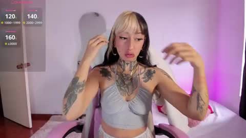 Holly Hudson     online show from 07-18-26, 12:20