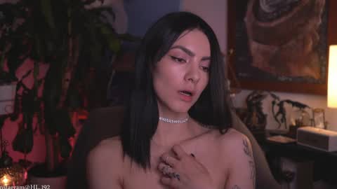 Holly Linder online show from 04-11-26, 07:45