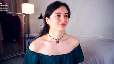 Snapshot of hollymonica chatting on 03-08-25, 10:22 Delly online show from 03-08-25, 10:22